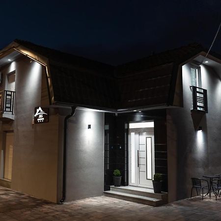 J&S Apartments Ni 外观 照片