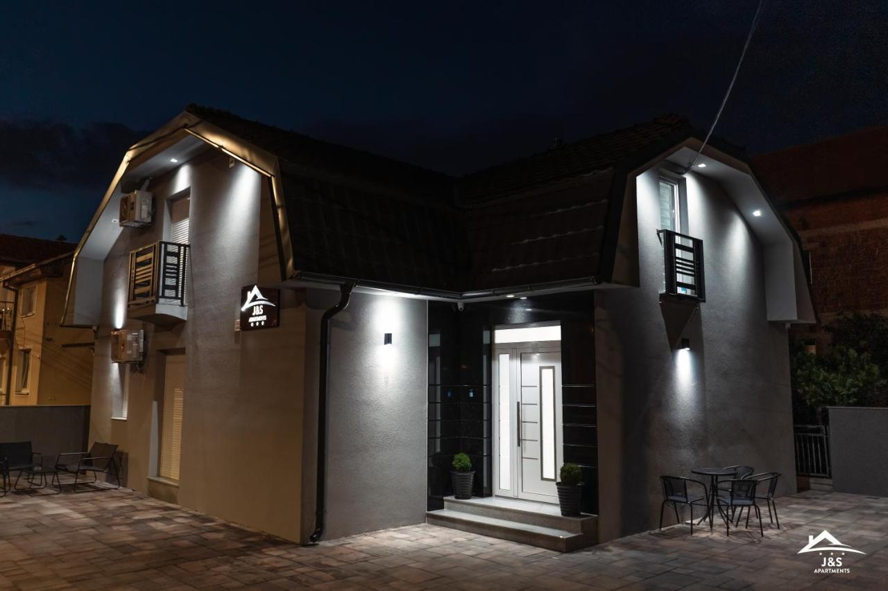 J&S Apartments Ni 外观 照片