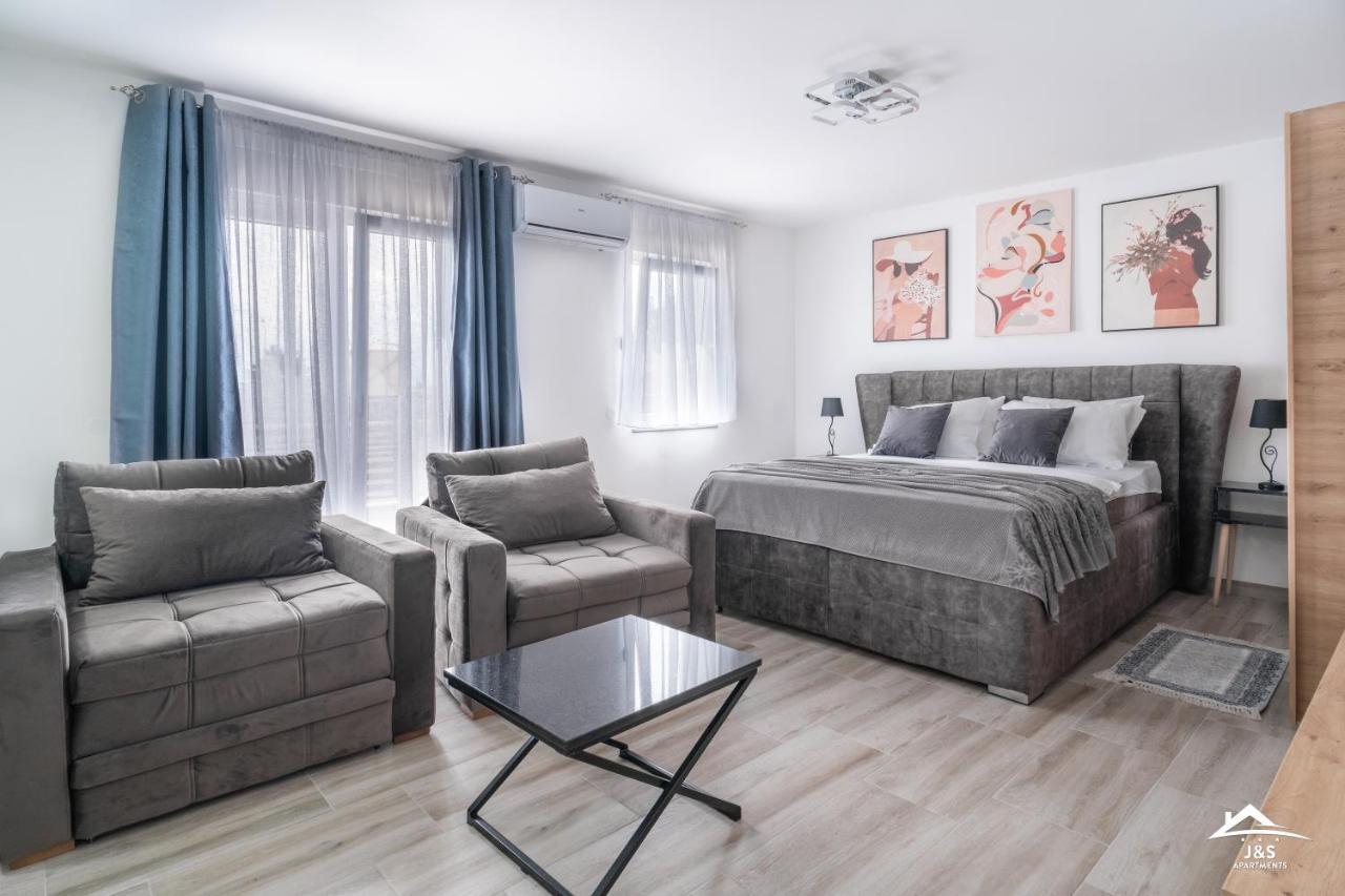 J&S Apartments Ni 外观 照片