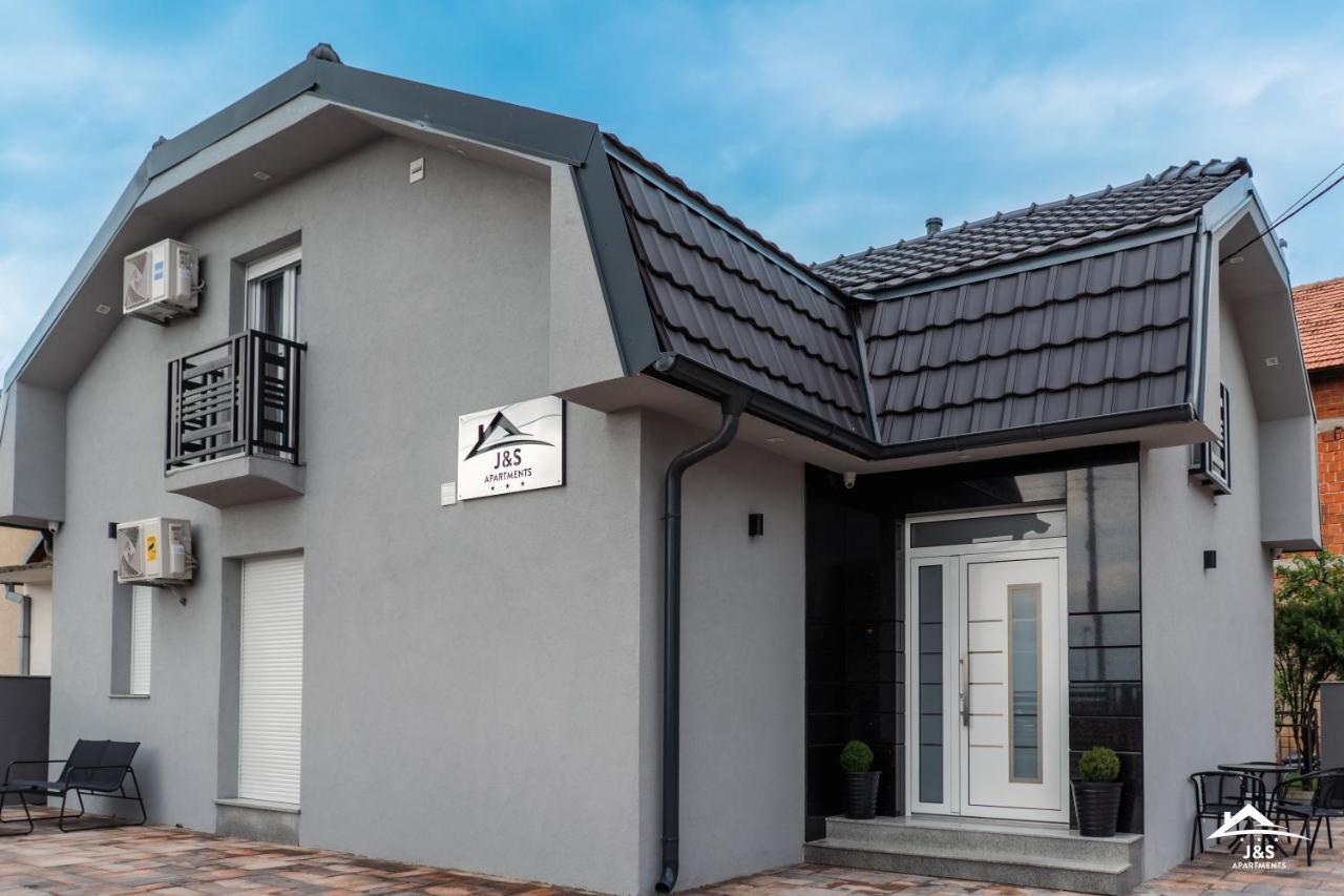 J&S Apartments Ni 外观 照片