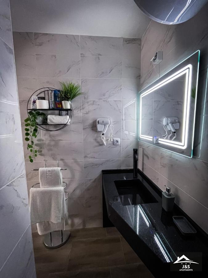 J&S Apartments Ni 外观 照片