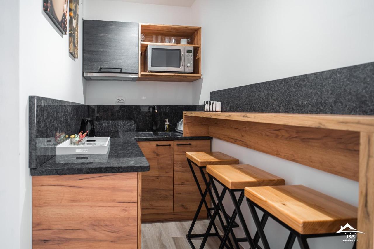 J&S Apartments Ni 外观 照片