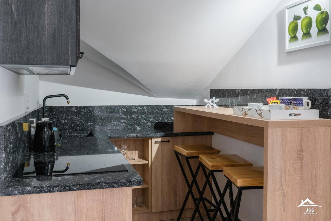 J&S Apartments Ni 外观 照片