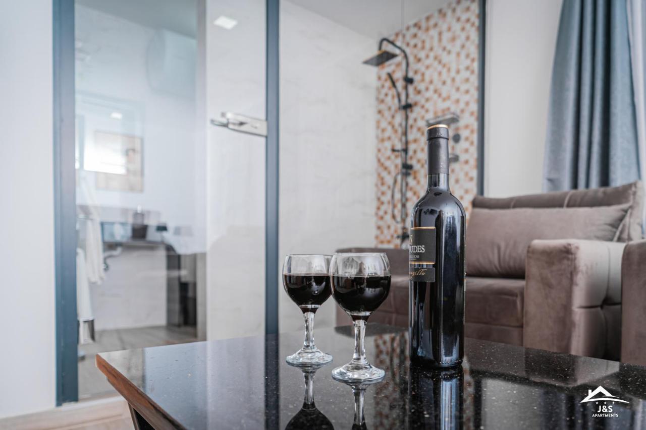 J&S Apartments Ni 外观 照片