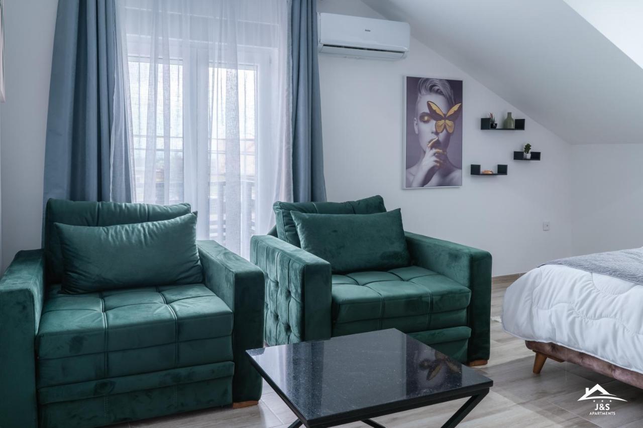 J&S Apartments Ni 外观 照片