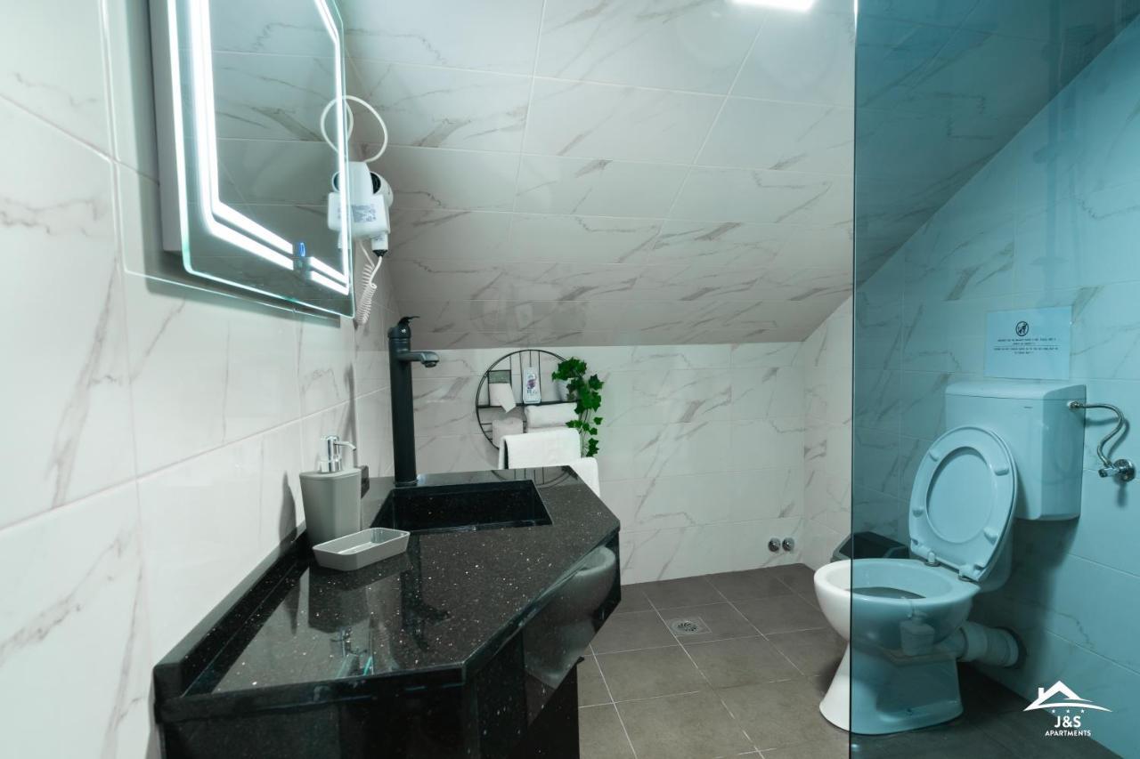 J&S Apartments Ni 外观 照片