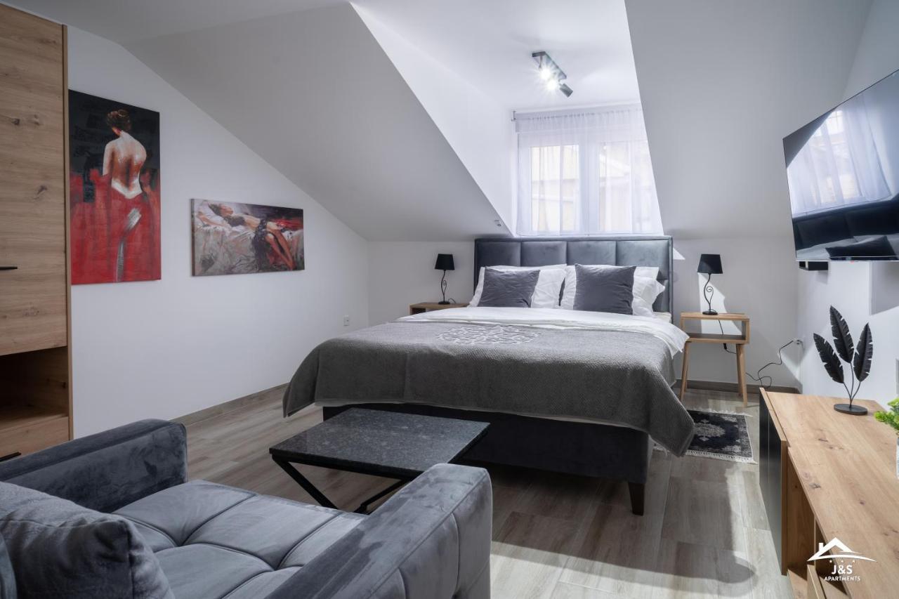 J&S Apartments Ni 外观 照片