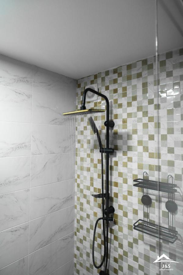 J&S Apartments Ni 外观 照片