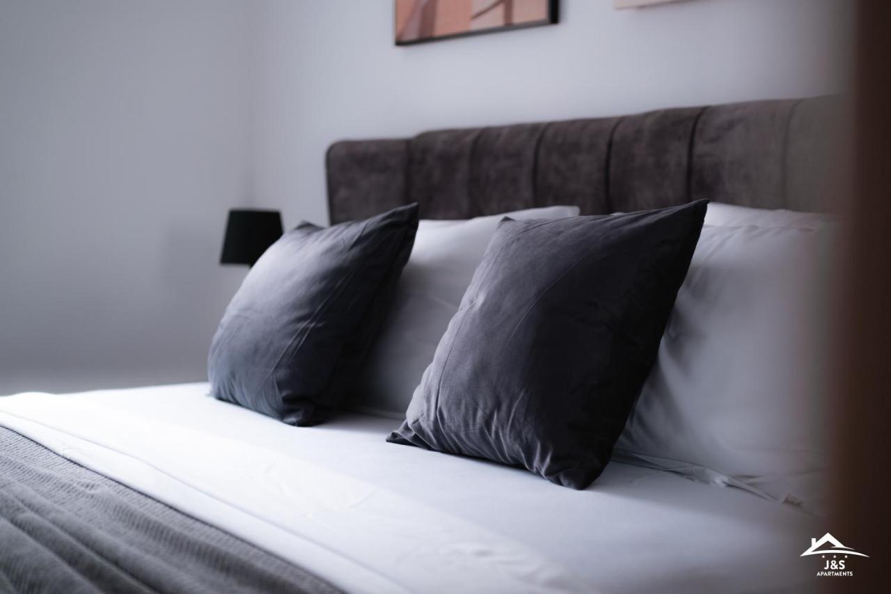 J&S Apartments Ni 外观 照片