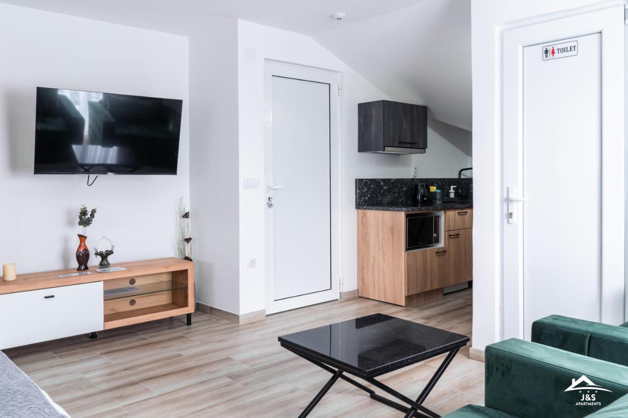 J&S Apartments Ni 外观 照片
