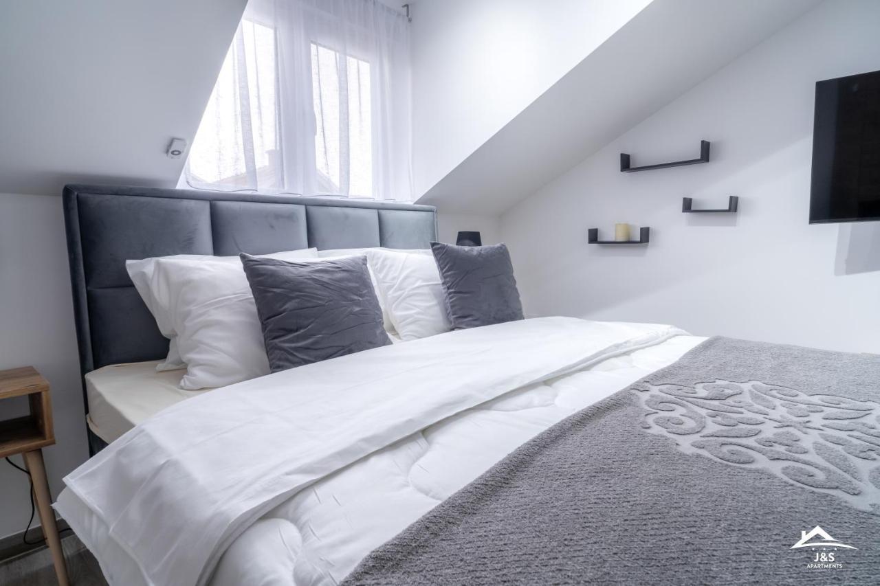 J&S Apartments Ni 外观 照片
