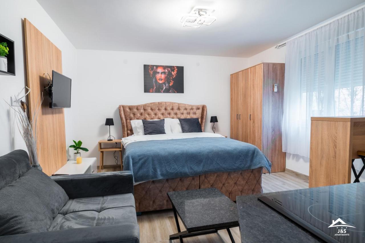 J&S Apartments Ni 外观 照片