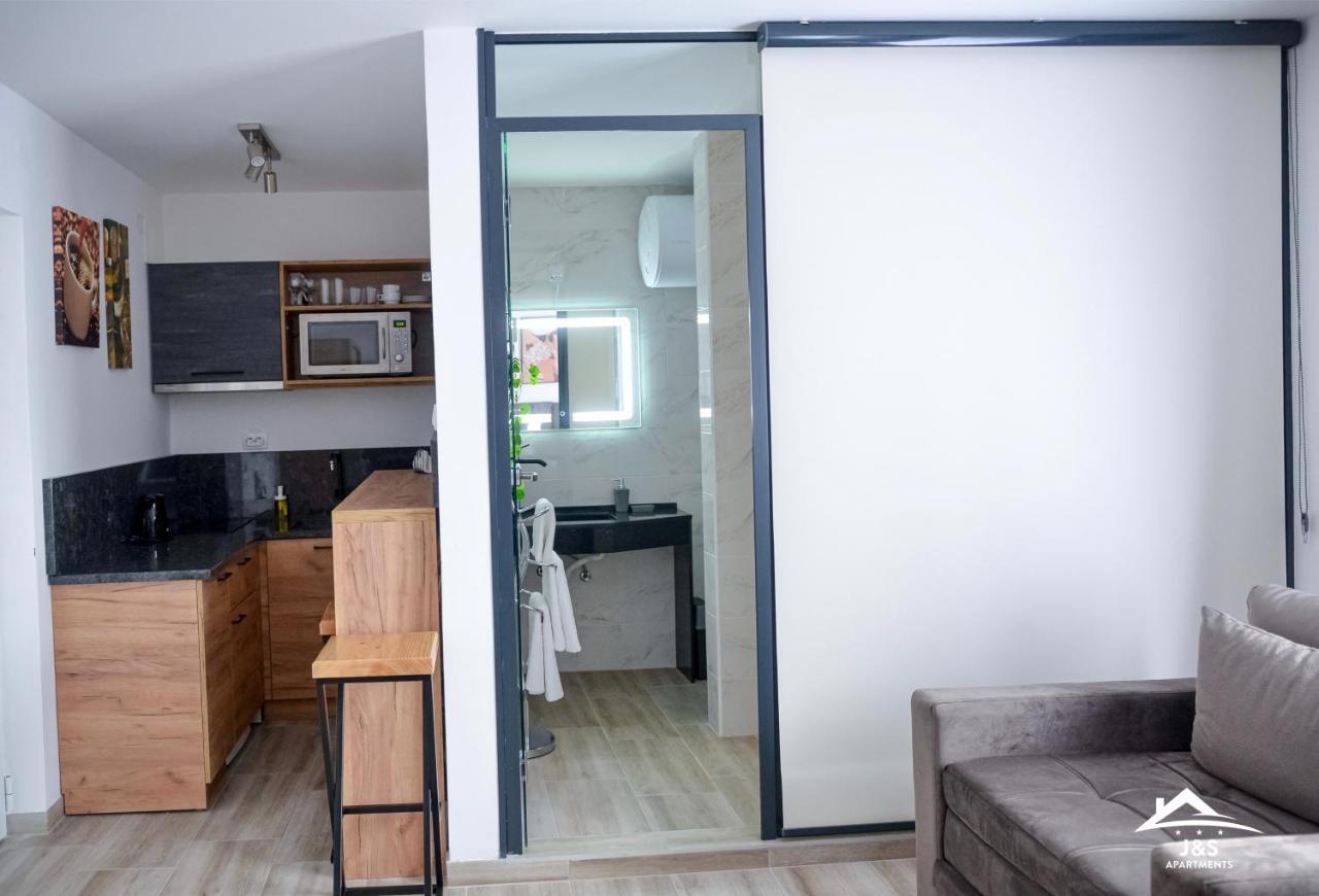J&S Apartments Ni 外观 照片