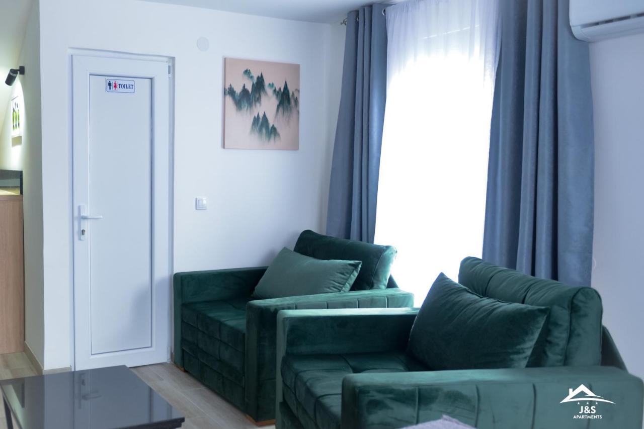 J&S Apartments Ni 外观 照片